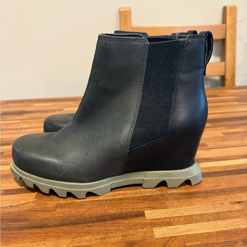 Sorel Black and Dark Green ( but looks black) Wedge Joan of Arctic Ankle Boots - Picture 3 of 7